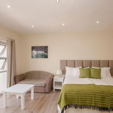 Small Bay Guest House Bloubergstrand Zewnętrze zdjęcie
